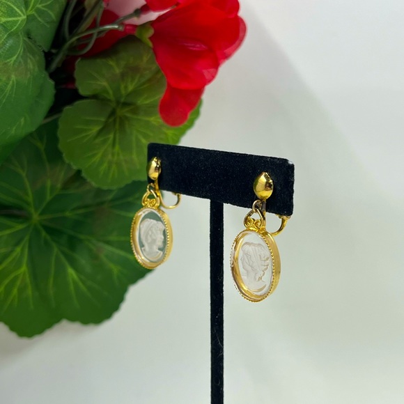 Minimalist Glass Cameo Vintage Clip On Earrings - Picture 2 of 5